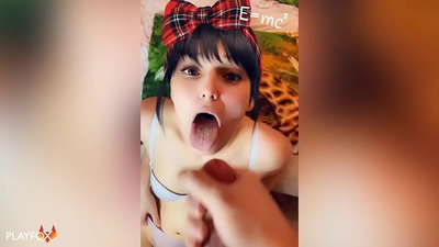 Orta məktəbli qız ilk cumluğunu sinif yoldaşından ağzına alır