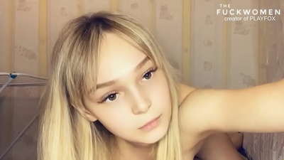 Doyumsuz məktəbli qız sinif yoldaşına sarsıdıcı pulsasiya edən oral krem ​​verir